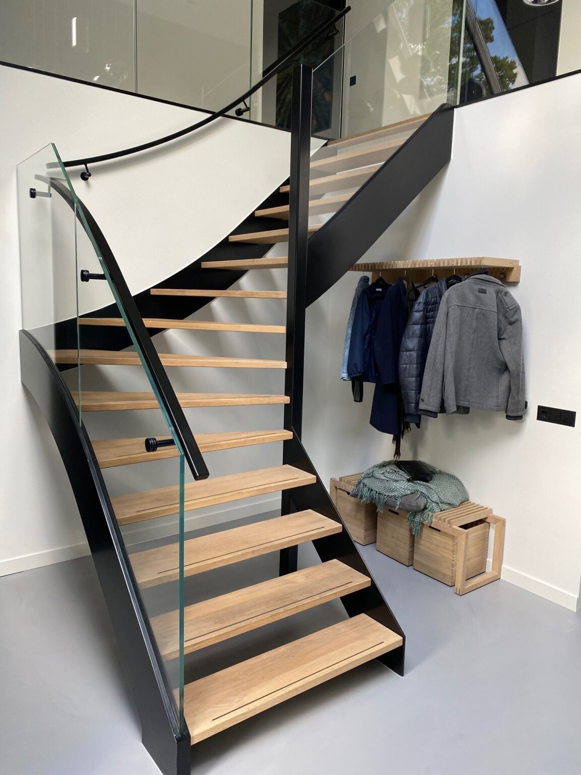 Stalen trap met houten treden Nieuwleusen