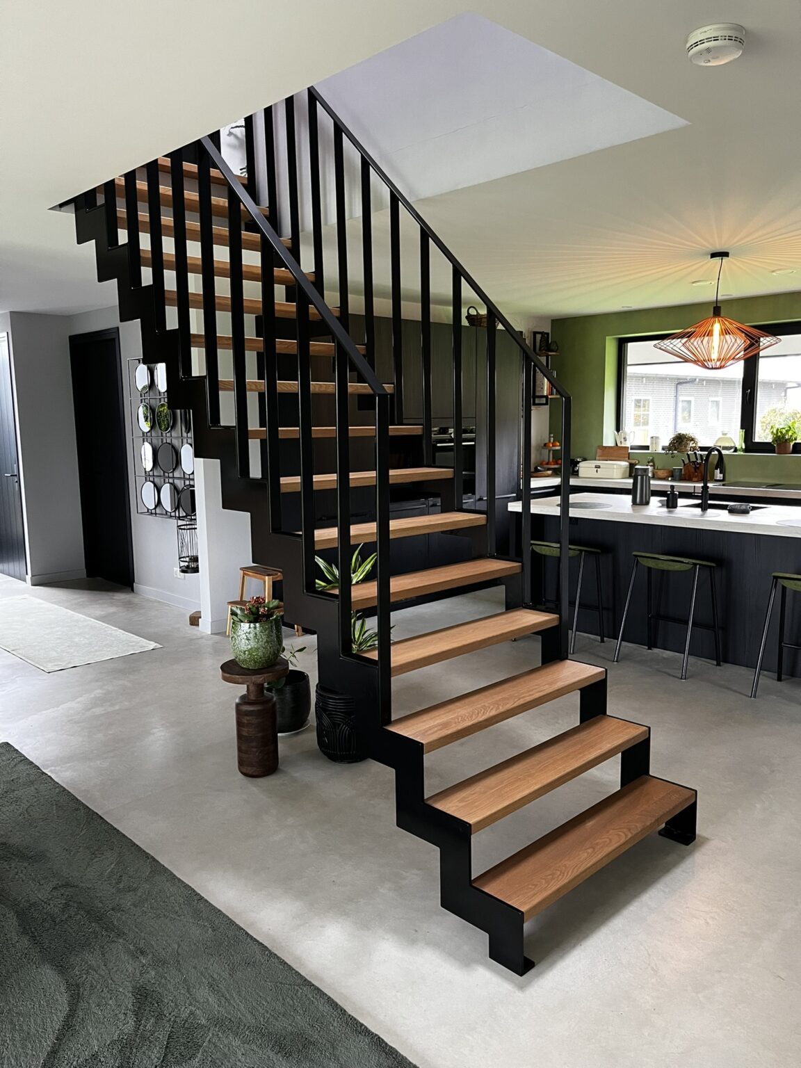 stalen muizentrap met houten treden